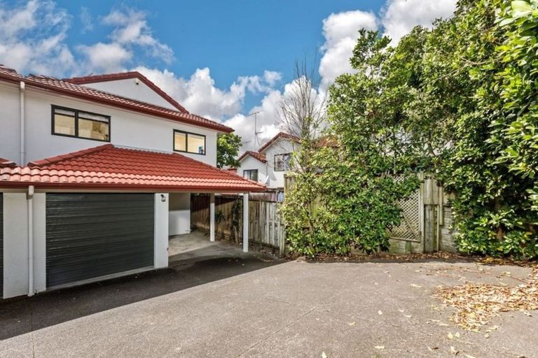 Photo of property in 4/42 Fields Parade, Oteha, Auckland, 0632