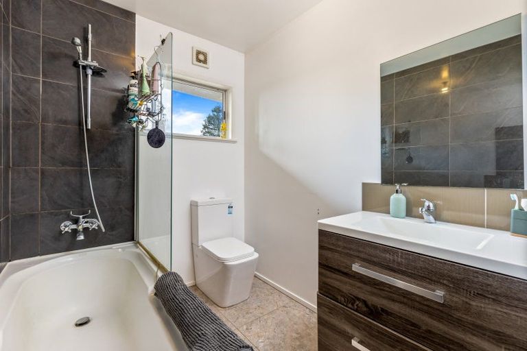 Photo of property in 49 Tawa Road, Kumeu, 0891