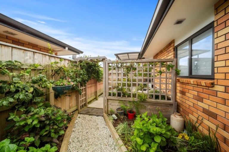 Photo of property in 2/241 Omata Road, Spotswood, New Plymouth, 4310
