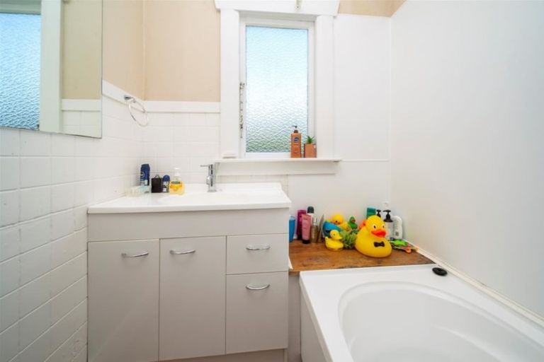 Photo of property in 23 Rosalind Street, Stratford, 4332