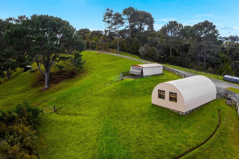 Photo of property in 291 Paremoremo Road, Paremoremo, Auckland, 0632