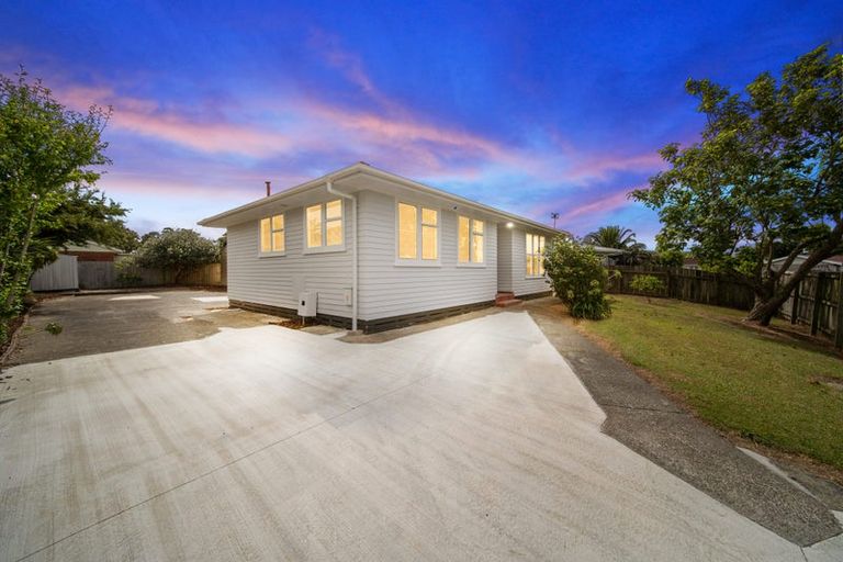 Photo of property in 33 Convair Crescent, Mangere, Auckland, 2022