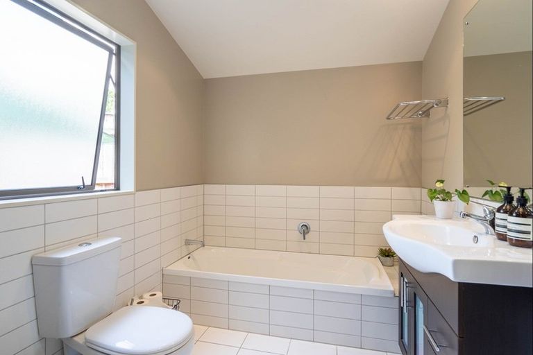 Photo of property in 4 Springhaven Lane, Paraparaumu, 5032