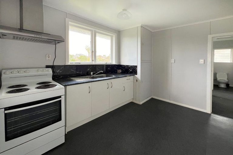 Photo of property in 5 Kelwyn Road, Kelston, Auckland, 0602