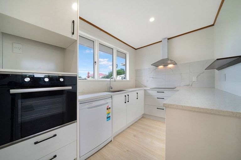 Photo of property in 19 Cobham Crescent, Kelston, Auckland, 0602