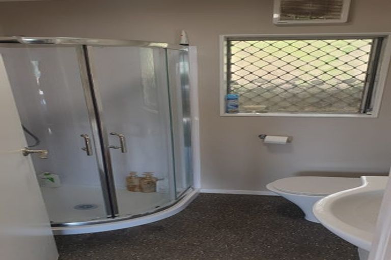 Photo of property in 1/22 Woodside Avenue, Northcote, Auckland, 0627