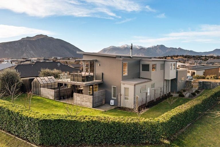 Photo of property in 10 Sunnyside Lane, Wanaka, 9305