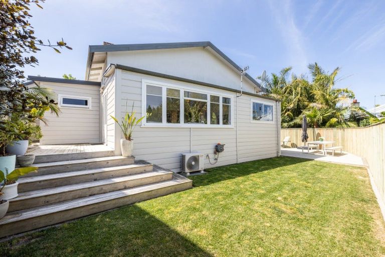 Photo of property in 14 Colenso Avenue, Hospital Hill, Napier, 4110