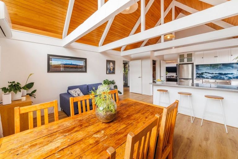 Photo of property in 9 Truscott Grove, Awapuni, Palmerston North, 4412