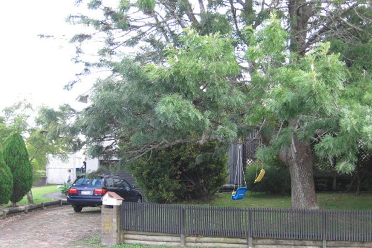 Photo of property in 24 Granville Drive, Massey, Auckland, 0614