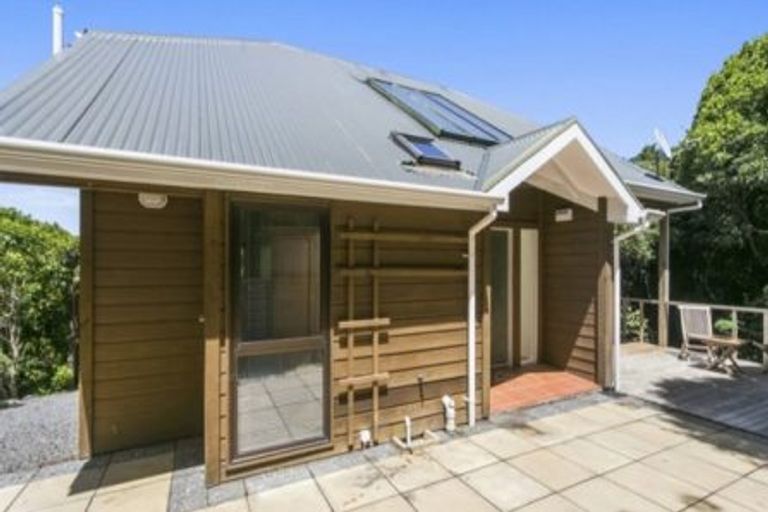 Photo of property in 9 Jenness Grove, Harbour View, Lower Hutt, 5010