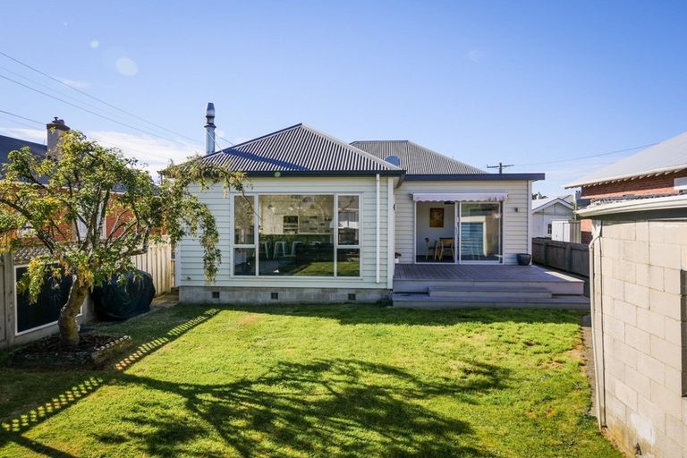 Photo of property in 52 Hargest Crescent, Saint Kilda, Dunedin, 9012