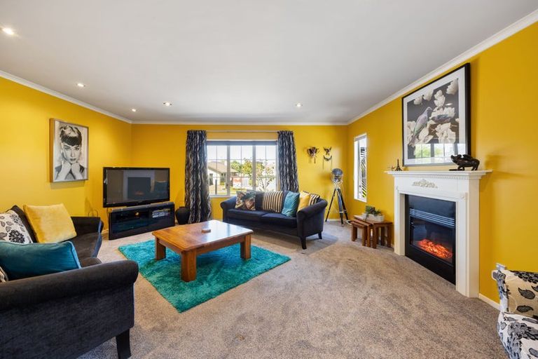 Photo of property in 62 Cairns Crescent, Rototuna, Hamilton, 3210