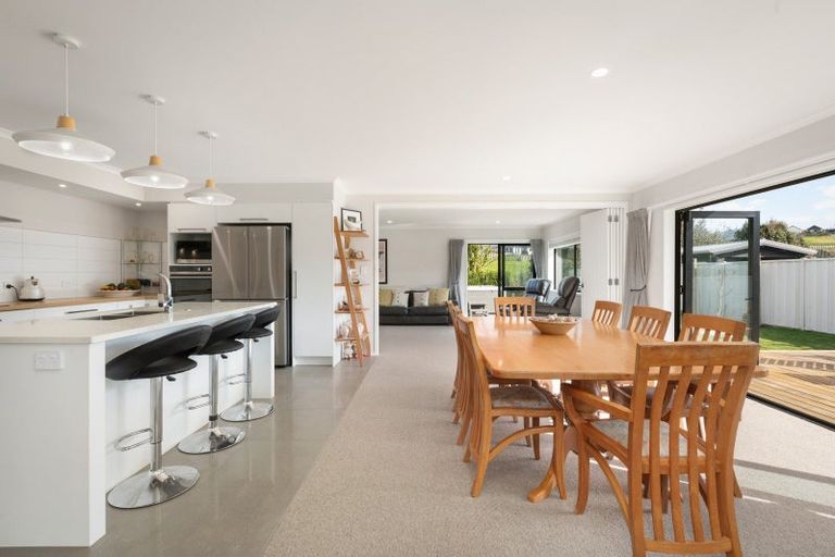 Photo of property in 6 Vantage Place, Omokoroa, 3114