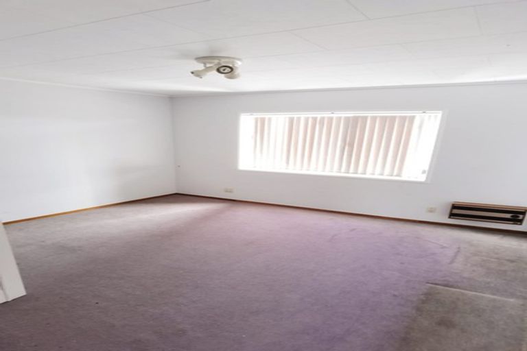 Photo of property in 19 Highland Park Drive, Highland Park, Auckland, 2010