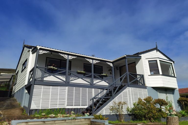 Photo of property in 3 Melia Grove, Goodwood Heights, Auckland, 2105
