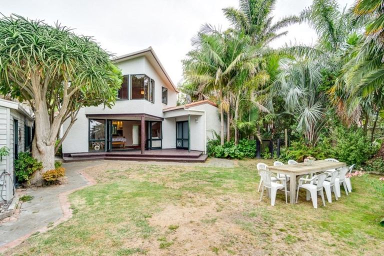 Photo of property in 7 Albert Street, Clive, 4102