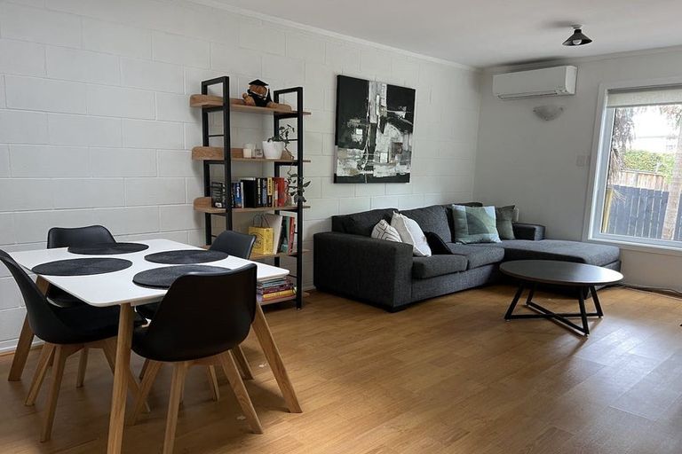 Photo of property in 2/106 Monarch Avenue, Hillcrest, Auckland, 0627