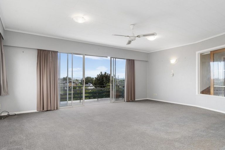 Photo of property in 30 Omokoroa Road, Omokoroa, 3114