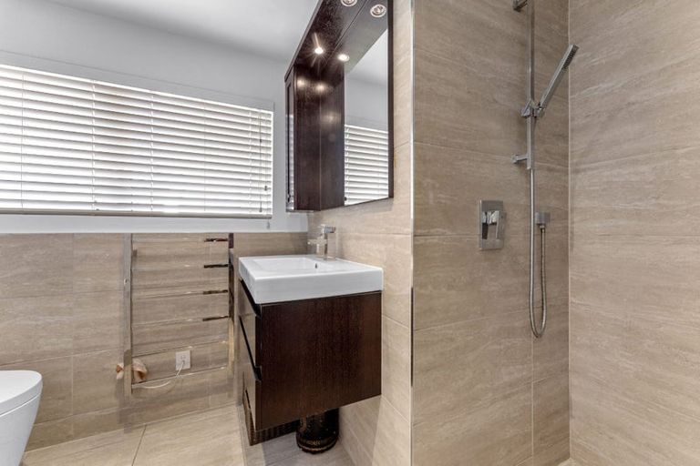 Photo of property in 1/19 Heathcote Road, Castor Bay, Auckland, 0620