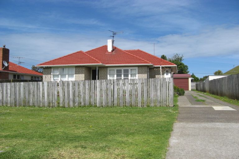 Photo of property in 122 Coronation Road, Mangere Bridge, Auckland, 2022