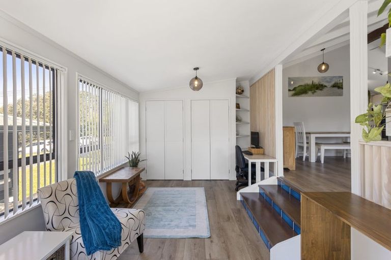 Photo of property in 36 Elliston Crescent, Stanmore Bay, Whangaparaoa, 0932