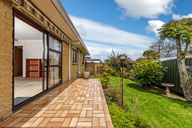 Photo of property in 2/208 Centreway Road, Orewa, 0931