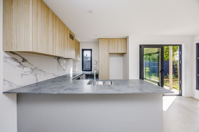 Photo of property in 15 Kaaramuramu Lane, Mangere Bridge, Auckland, 2022