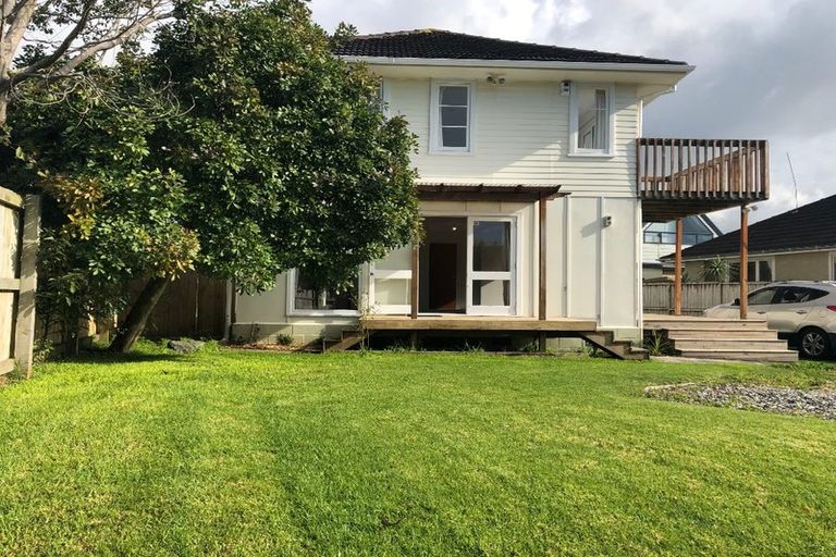 Photo of property in 42 Durham Street, Te Atatu Peninsula, Auckland, 0610