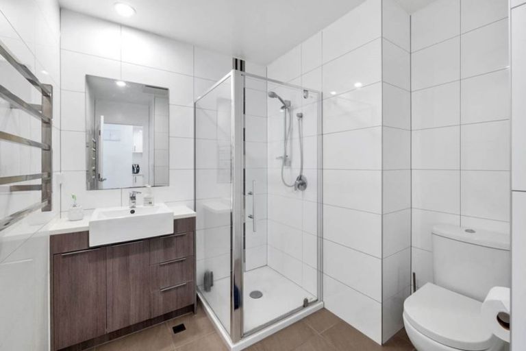 Photo of property in Apollo Apartments, 201/46 Rosedale Road, Rosedale, Auckland, 0632