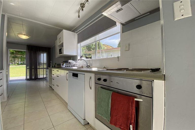 Photo of property in 36 Lavery Place, Sunnynook, Auckland, 0632