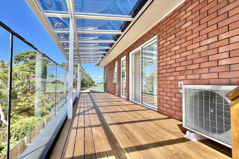 Photo of property in 7b Hanson Place, West Harbour, Auckland, 0618