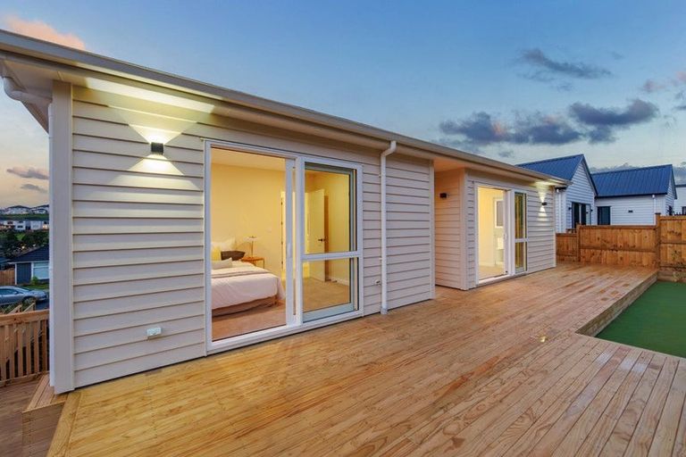 Photo of property in 29 Kaupeka Road, Orewa, 0931