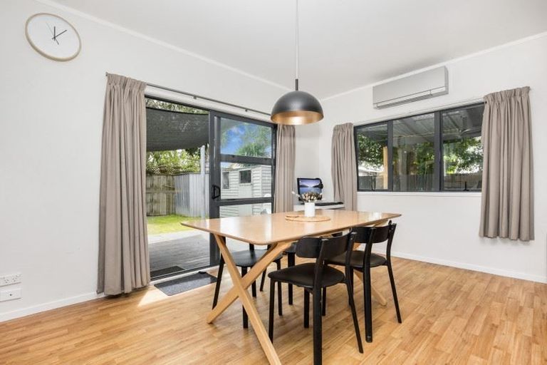 Photo of property in 3a Domain Road, Weymouth, Auckland, 2103