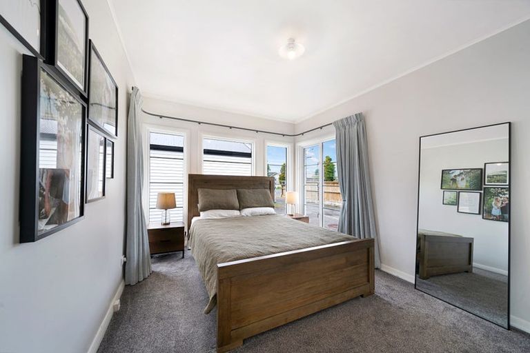 Photo of property in 54c Te Atatu Road, Te Atatu South, Auckland, 0610