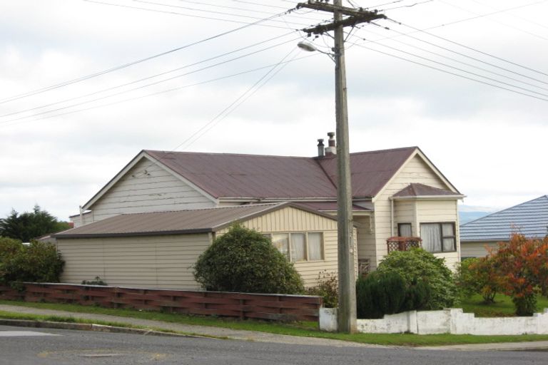 Photo of property in 51 Salcombe Street, Kaitangata, 9210