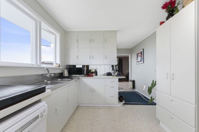 Photo of property in 1/94 Dowse Drive, Maungaraki, Lower Hutt, 5010