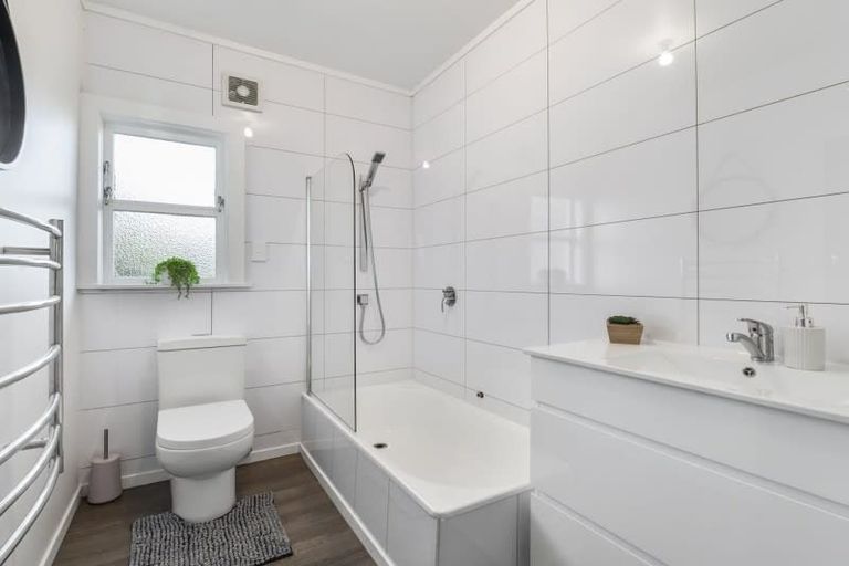 Photo of property in 33 Thomas Street, Stokes Valley, Lower Hutt, 5019