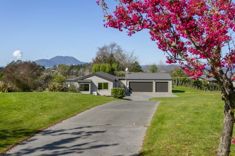 Photo of property in 18 Glen Mohr, Acacia Bay, Taupo, 3385