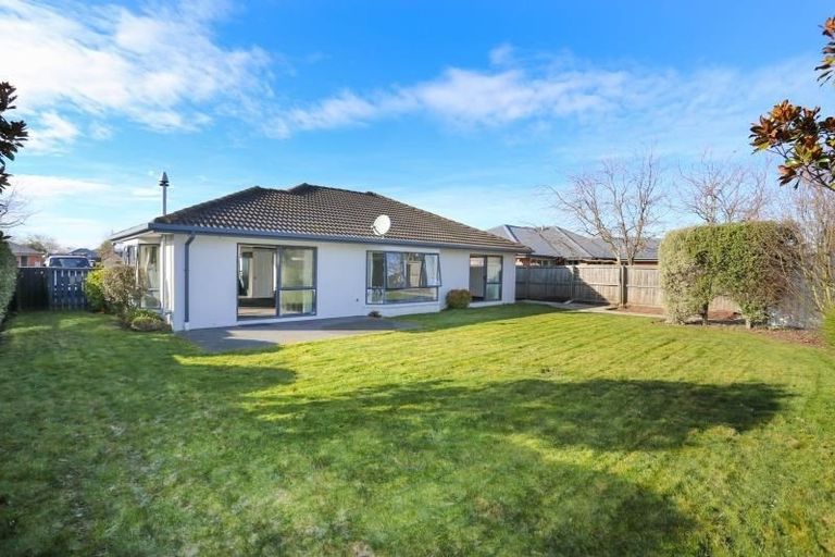 Photo of property in 79 Coolspring Way, Redwood, Christchurch, 8051