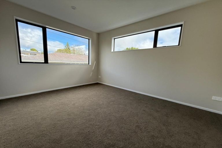 Photo of property in 16 Don Oliver Lane, Glen Eden, 0602