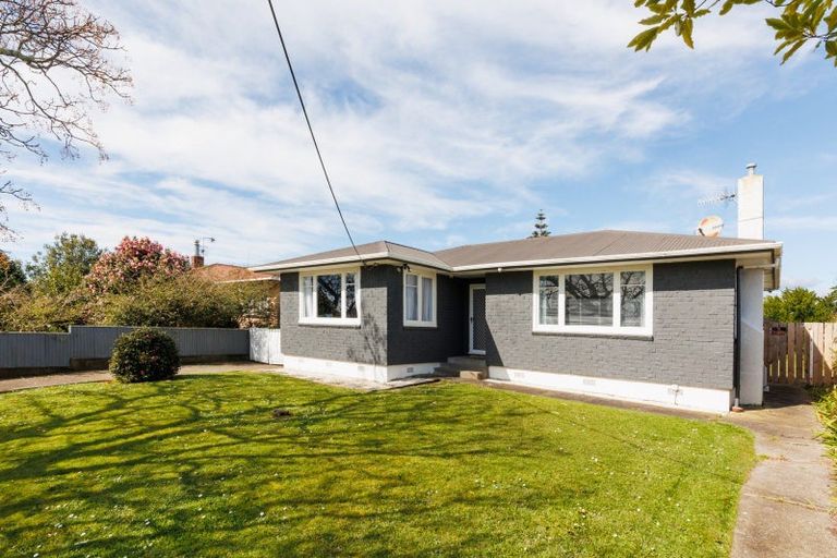 Photo of property in 17 Peters Avenue, Cloverlea, Palmerston North, 4412