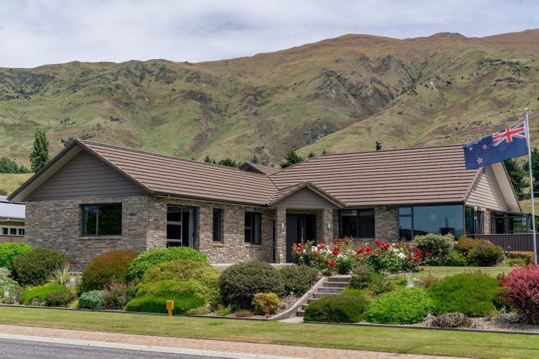 Photo of property in 48 Kelliher Drive, Wanaka, 9305