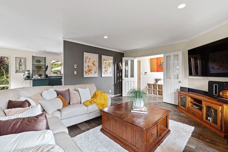 Photo of property in 10 Kumar Place, The Gardens, Auckland, 2105