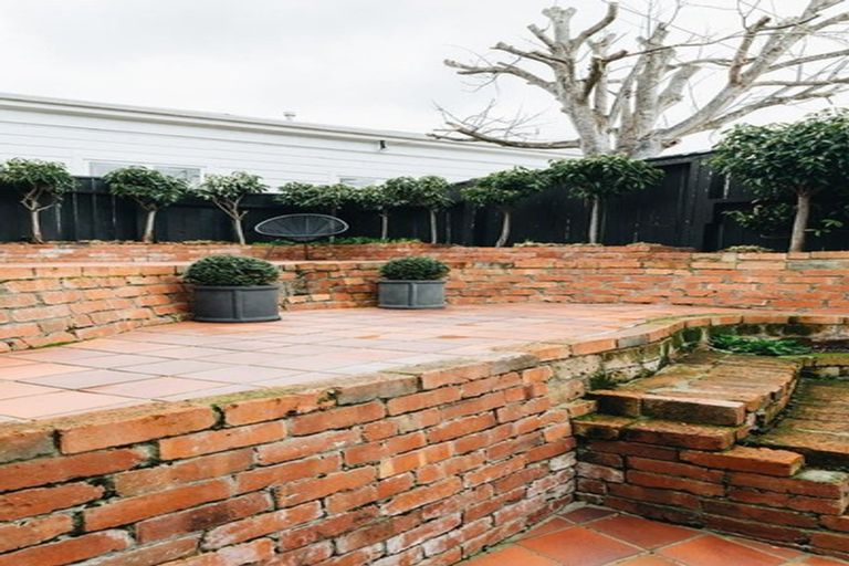 Photo of property in 26 Roxburgh Street, Mount Victoria, Wellington, 6011