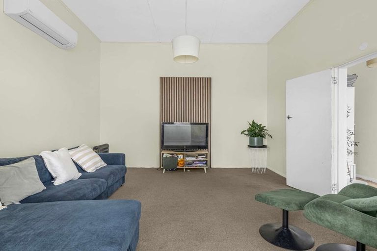 Photo of property in 208 Lyndon Road West, Hastings, 4122