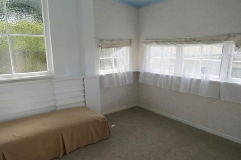 Photo of property in 17 Barrett Street, Westown, New Plymouth, 4310