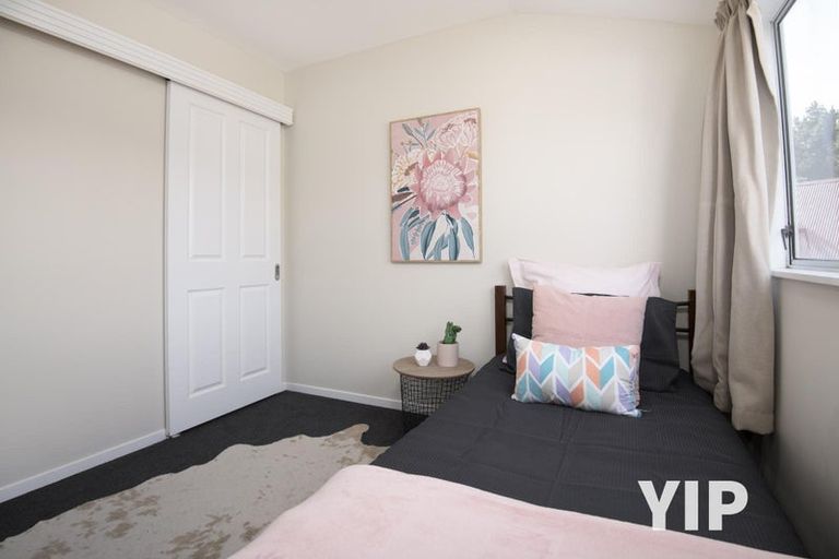 Photo of property in 2/25 Kingsbridge Place, Newlands, Wellington, 6037