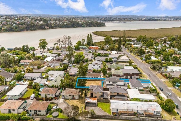 Photo of property in 742b Te Atatu Road, Te Atatu Peninsula, Auckland, 0610