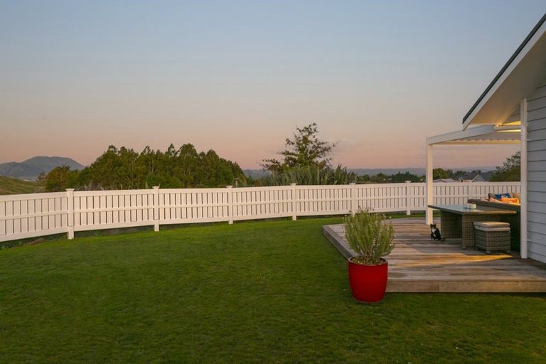 Photo of property in 97 Loch Views Road, Acacia Bay, Taupo, 3385